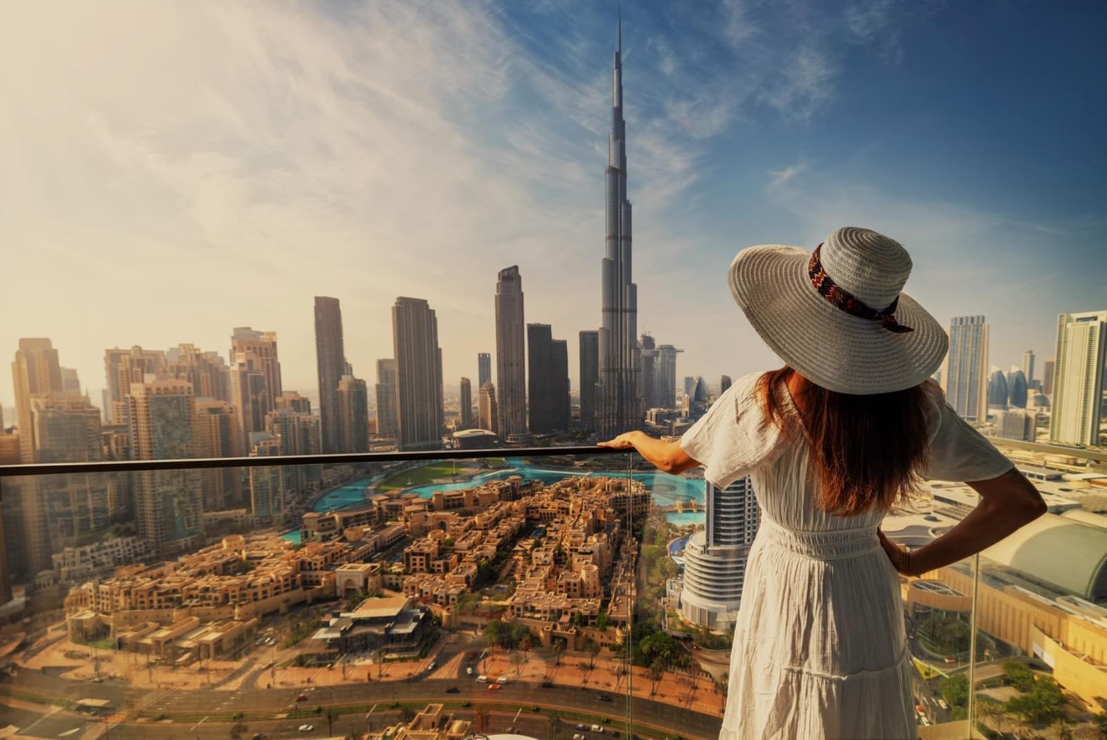 Dubai Highlights: Majestic Skyline and Serene Sandscapes